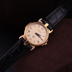 Vintage 1990s Gucci 3400L Women’s Watch
Swiss Made, 18k Gold-Plated, Roman Dial